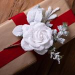 Rosa bianca con neve