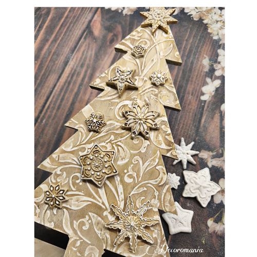Albero di Natale decorato a mano